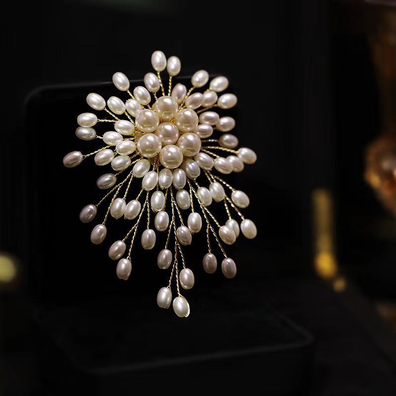 ✨High-class women's handmade pearl brooch