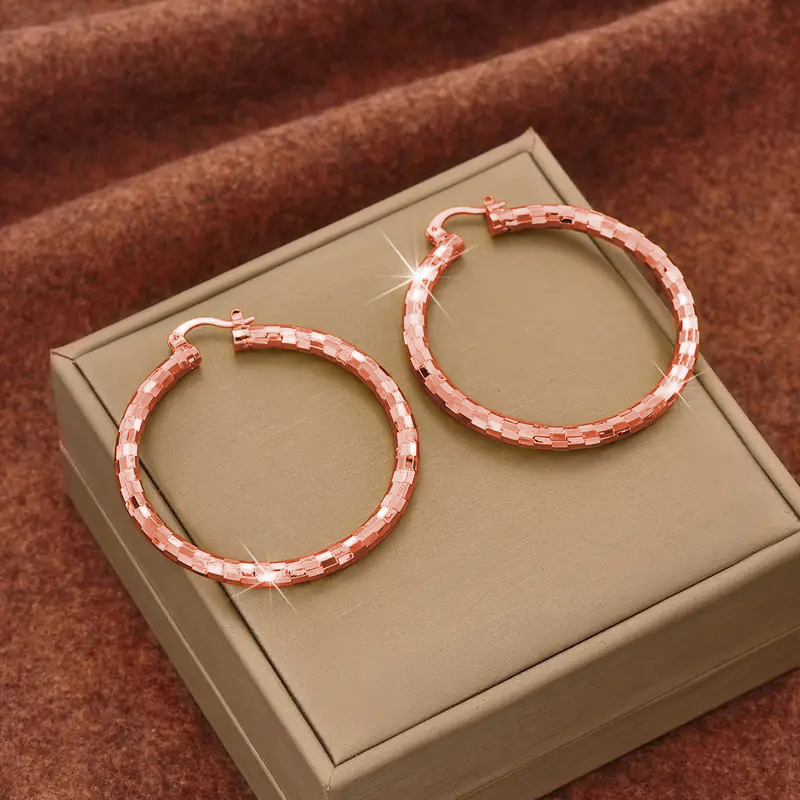 💥 Women's Minimalist Textured Hoop Earrings – Diamond-Cut, Snap Closure, Everyday Glow ✨