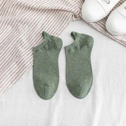 😄5 Pairs Funny Smiley Socks  – Cute Embroidered Crew Socks for Everyday Fun🧦✨