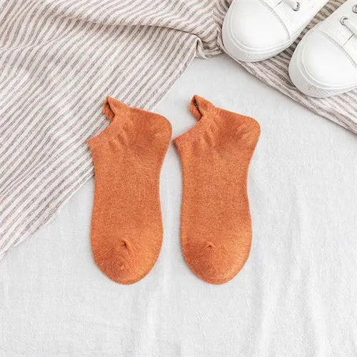 😄5 Pairs Funny Smiley Socks  – Cute Embroidered Crew Socks for Everyday Fun🧦✨
