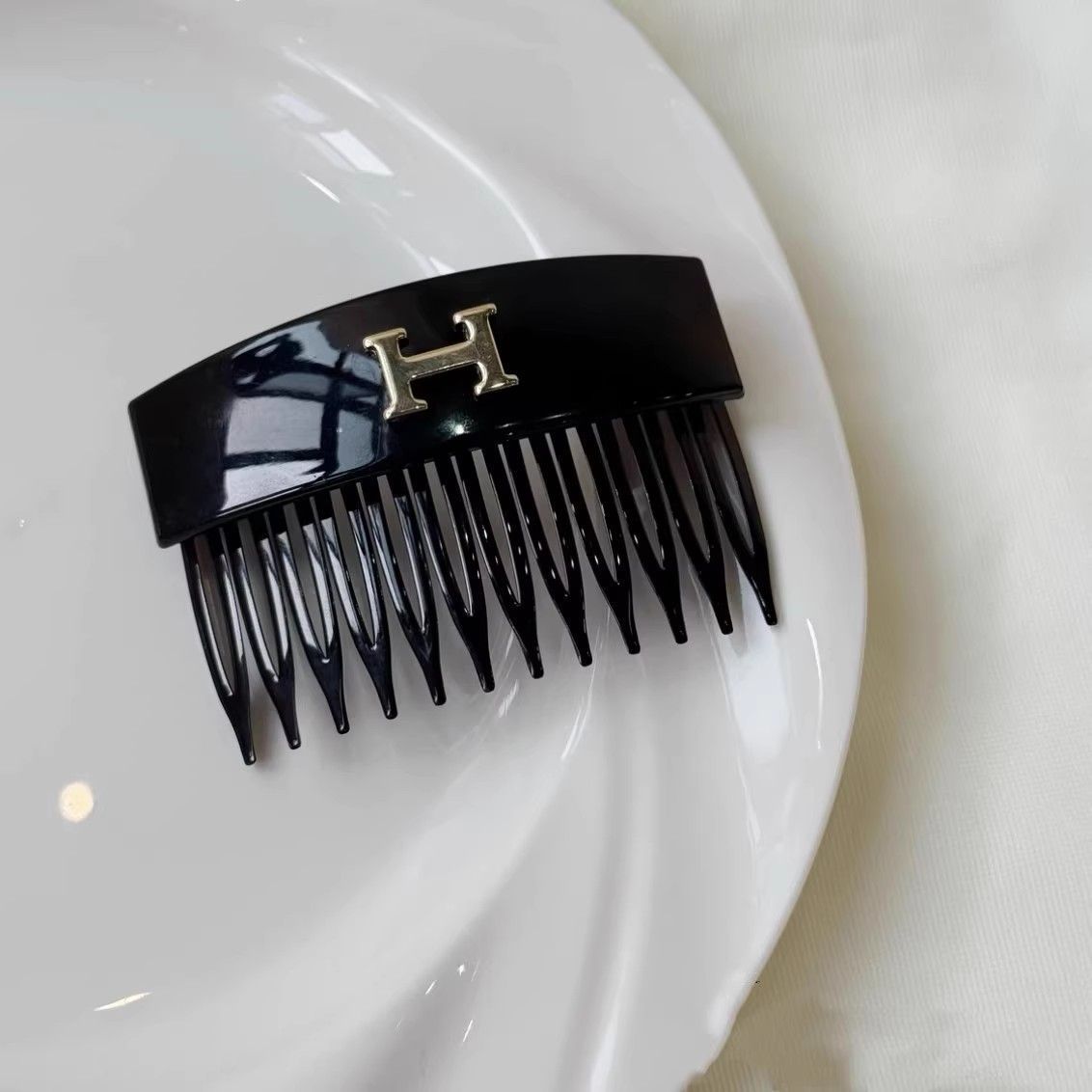 ✨ 4PCS Women's Stylish Hair Side Combs 💎 | Elegant Pearl Hair Accessories Set with Secure Hold for Everyday Beauty
