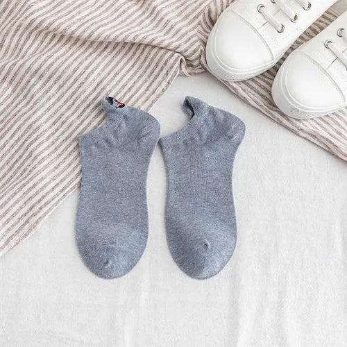 😄5 Pairs Funny Smiley Socks  – Cute Embroidered Crew Socks for Everyday Fun🧦✨