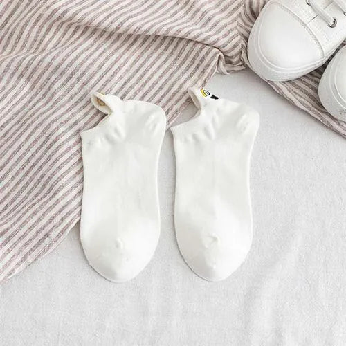 😄5 Pairs Funny Smiley Socks  – Cute Embroidered Crew Socks for Everyday Fun🧦✨