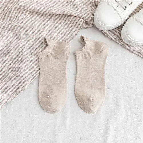 😄5 Pairs Funny Smiley Socks  – Cute Embroidered Crew Socks for Everyday Fun🧦✨