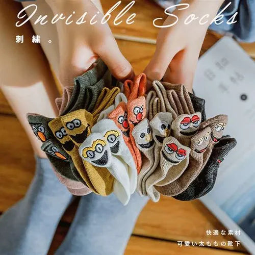 😄5 Pairs Funny Smiley Socks  – Cute Embroidered Crew Socks for Everyday Fun🧦✨