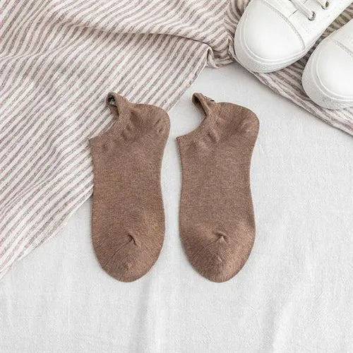 😄5 Pairs Funny Smiley Socks  – Cute Embroidered Crew Socks for Everyday Fun🧦✨