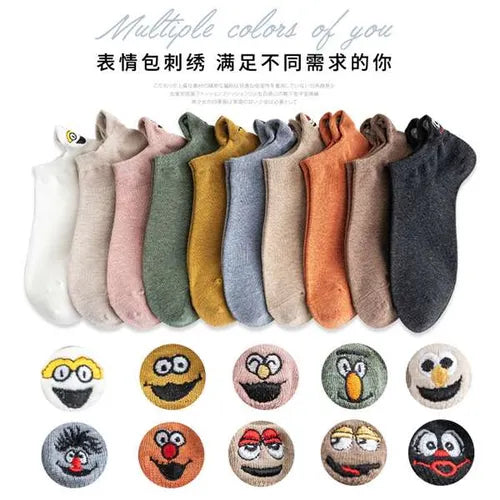 😄5 Pairs Funny Smiley Socks  – Cute Embroidered Crew Socks for Everyday Fun🧦✨