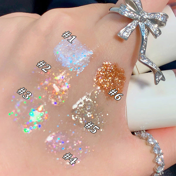 ✨ Pigmented liquid eyeshadow with a fine shimmer