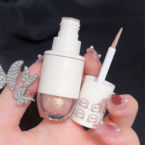 ✨ Pigmented liquid eyeshadow with a fine shimmer