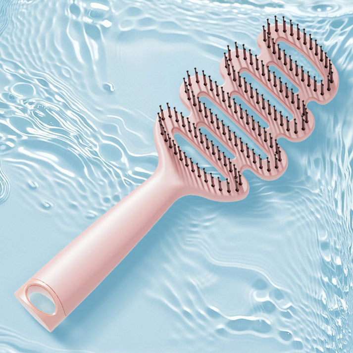 Curved hairbrush with ventilation